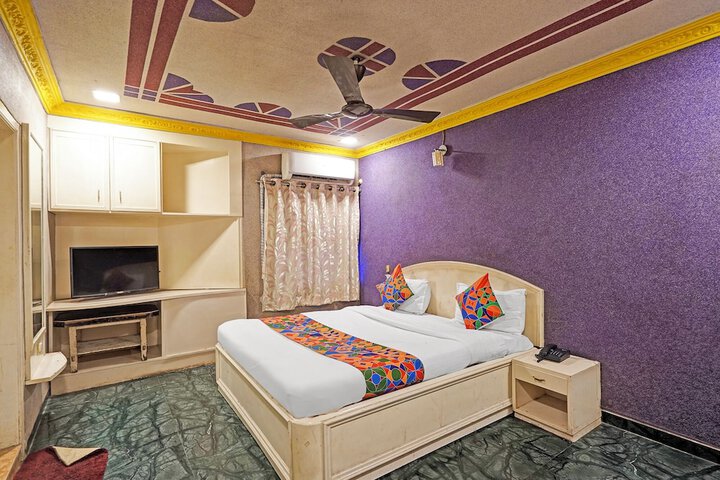 Room 13 of 28