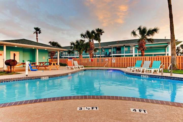 Hotel with Pool