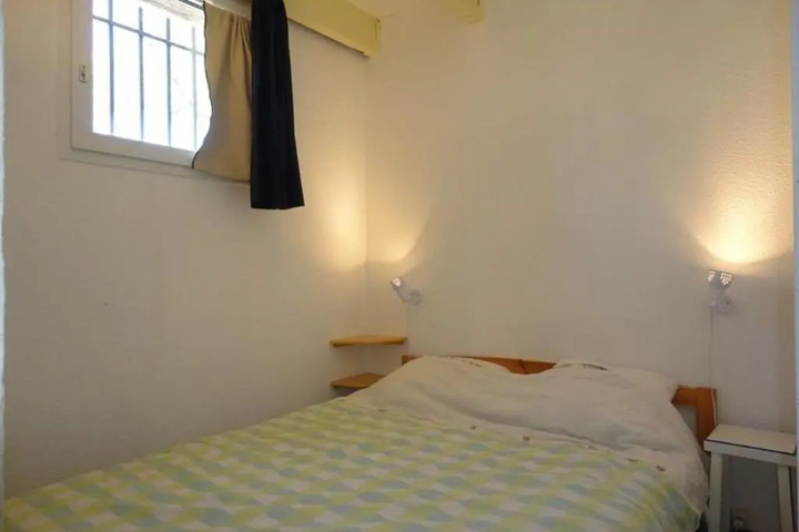 Room 4 of 9