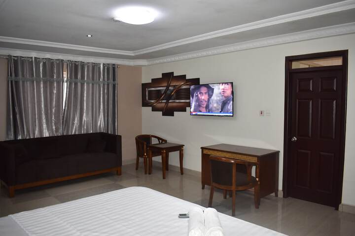 Room 2 of 30