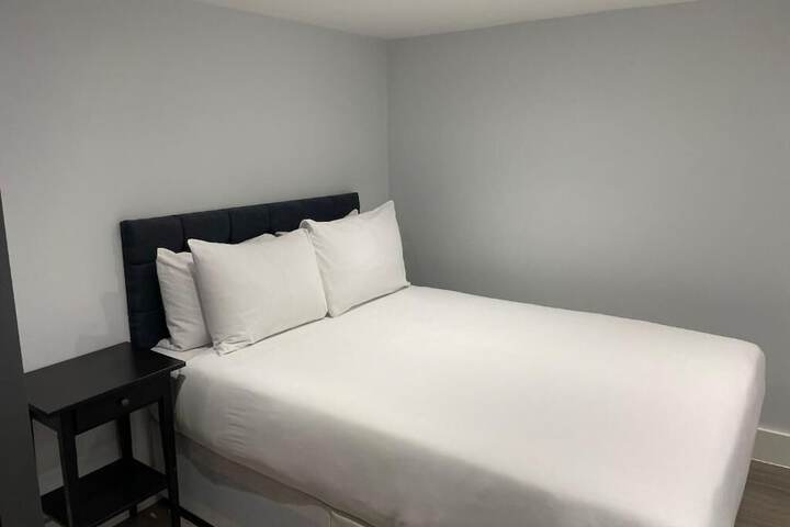 Room 32 of 98