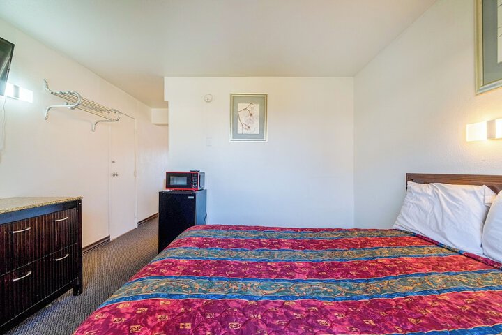 Room 25 of 124