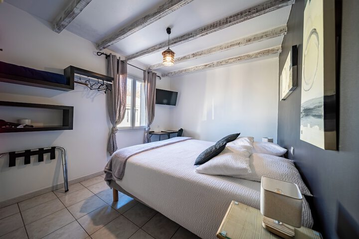 Room 34 of 128