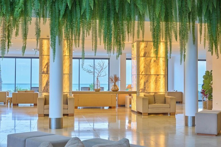 Entrance & Lobby