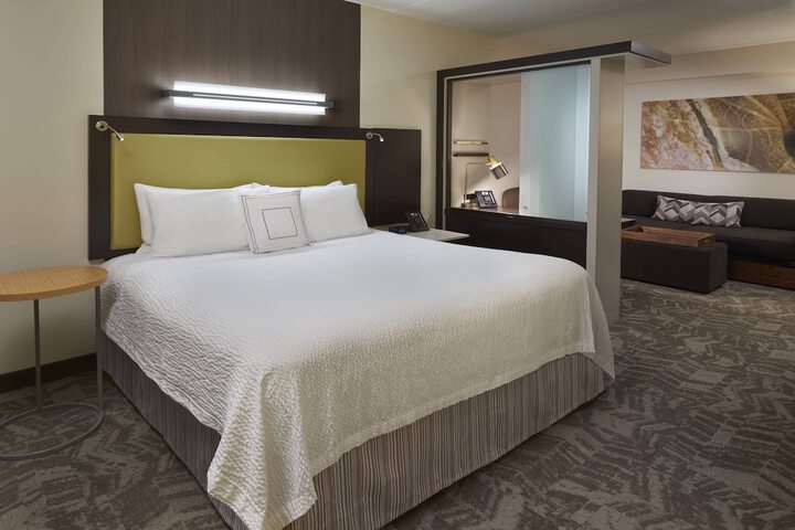 Room 6 of 28
