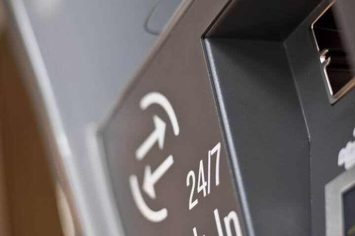 Check-in/check-out kiosk