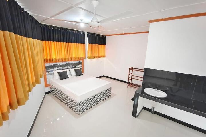 Room 13 of 37
