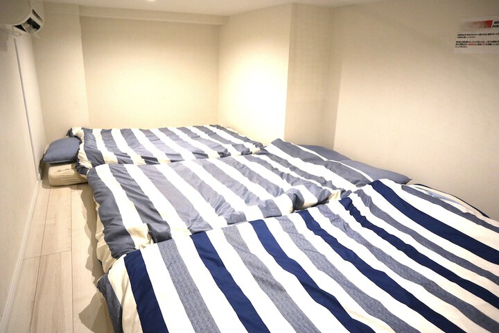 Room 33 of 143