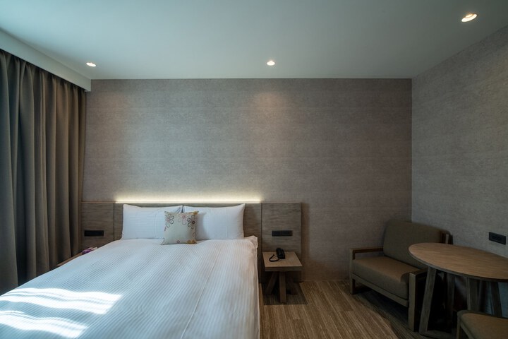 Room 2 of 61