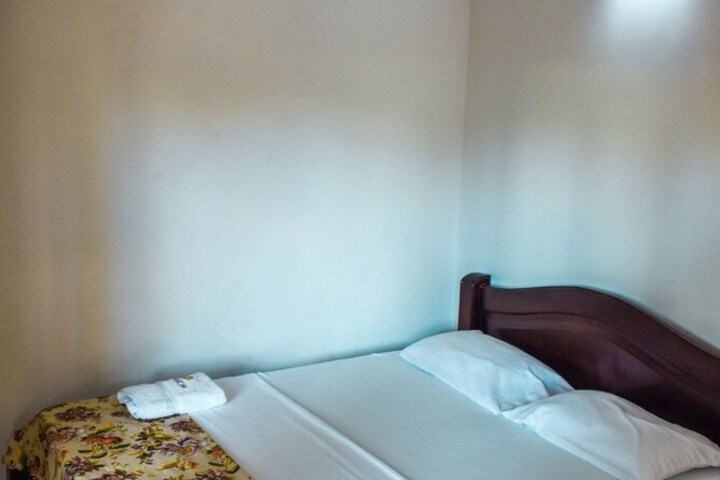 Room 12 of 37