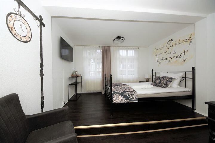 Room 7 of 19