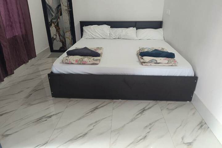Room 9 of 31