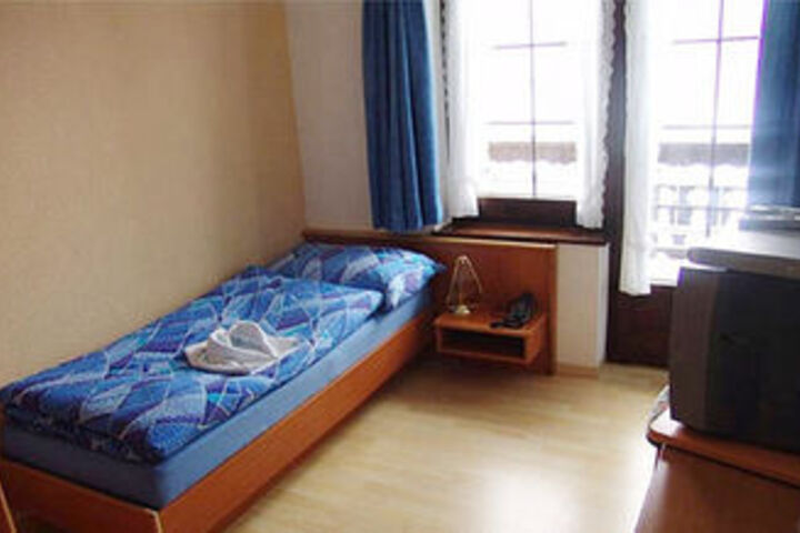Room 8 of 19