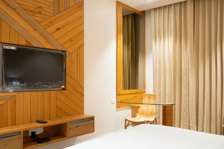 Room 18 of 33