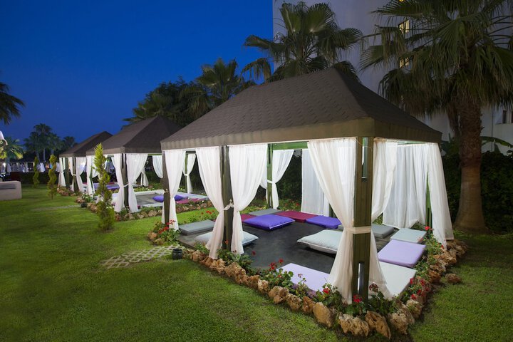 Hotel Exterior 146 of 164