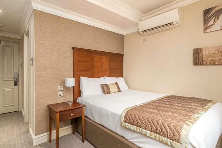 Room 14 of 121