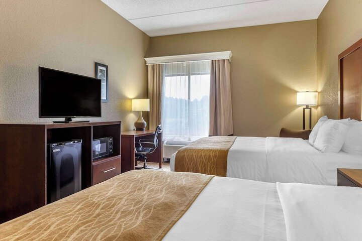 2 Queen Beds (5 of 13)