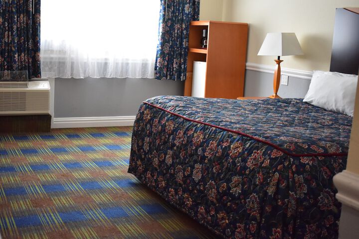 1 King Bed (1 of 7)