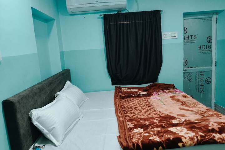 Room 2 of 6