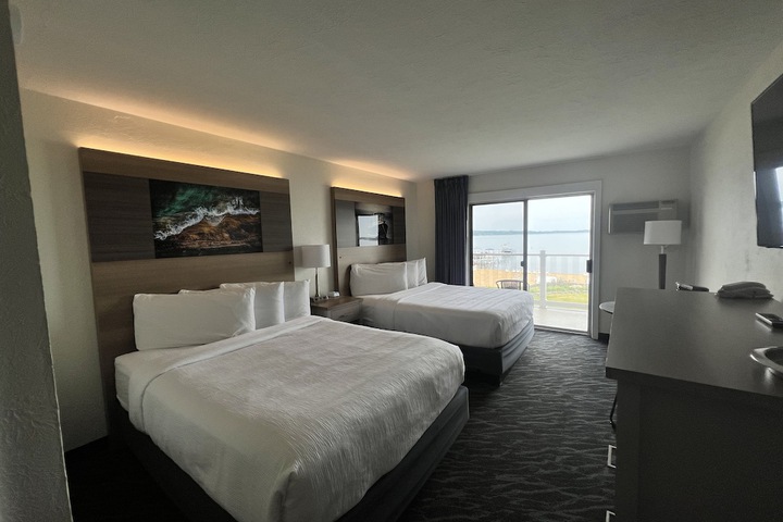 Deluxe 2 Queen Beds Beach View Balcony (8 of 8)