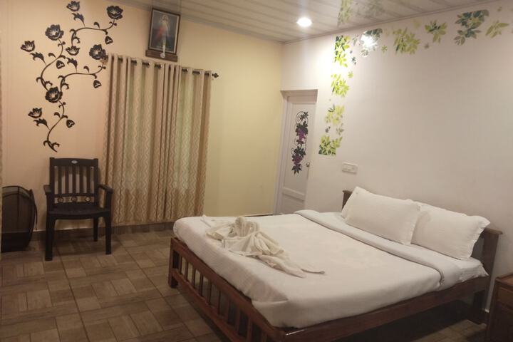 Room 5 of 12