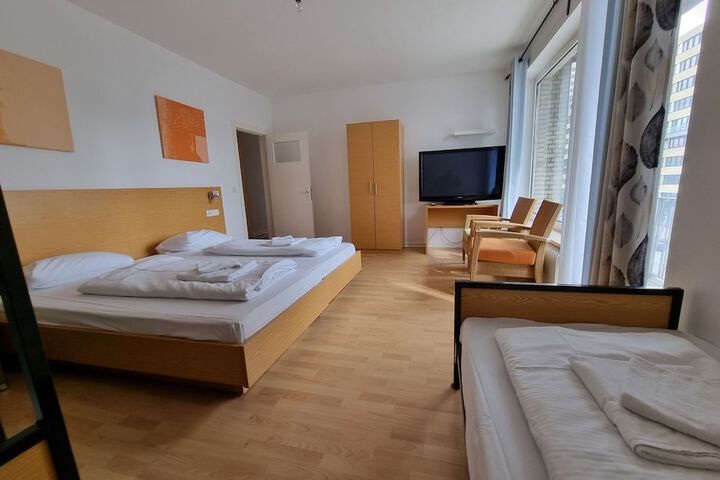 Room 4 of 16
