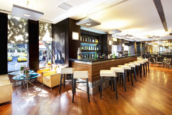 Lounge 61 of 88