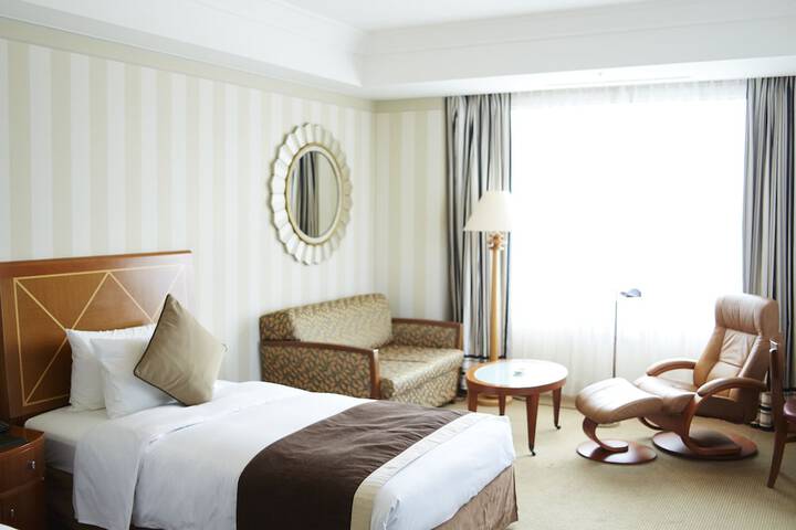Room 10 of 115