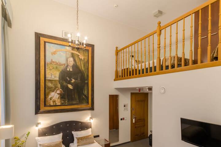 Room 45 of 146