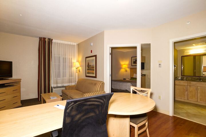 1 Queen Bed Studio Suite (11 of 19)