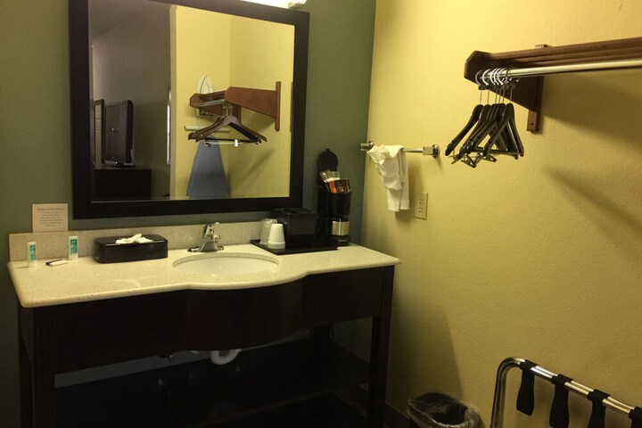 Room 13 of 40