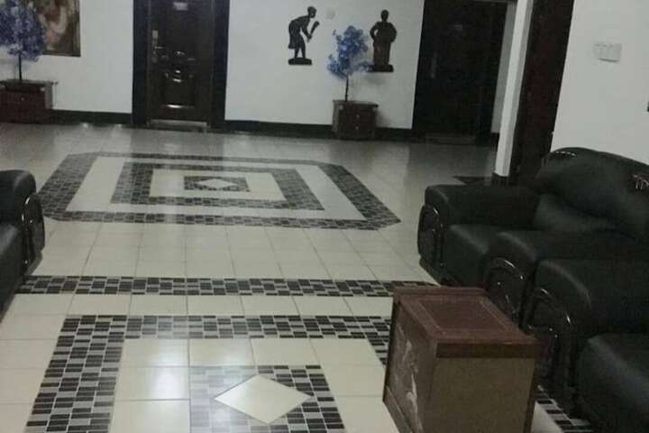 Room 4 of 5