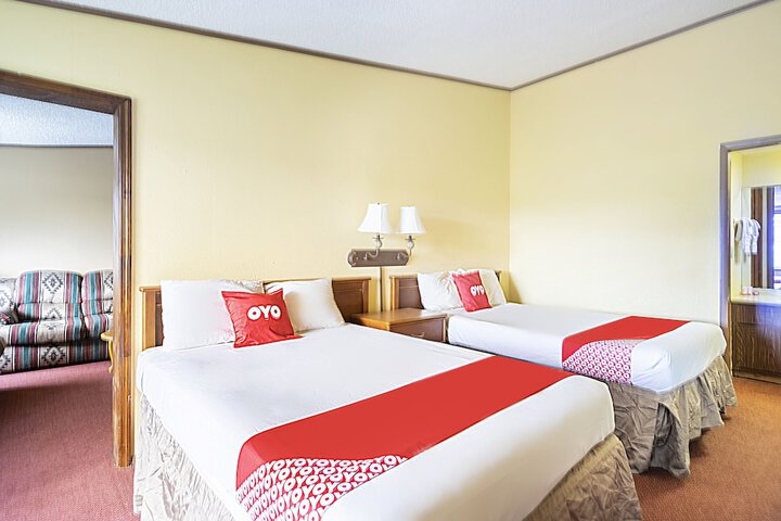 1 King Bed (6 of 17)