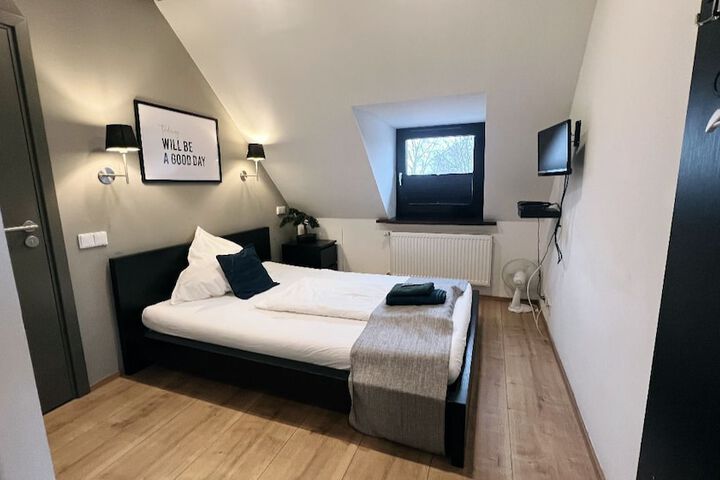 Room 6 of 24
