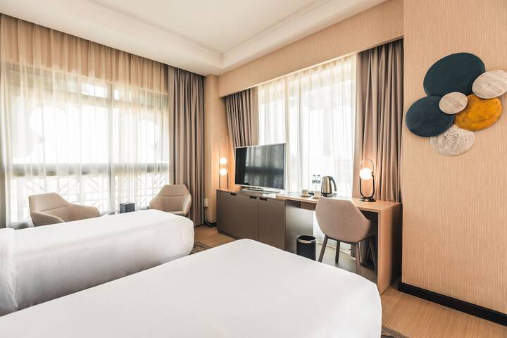 Room 8 of 91