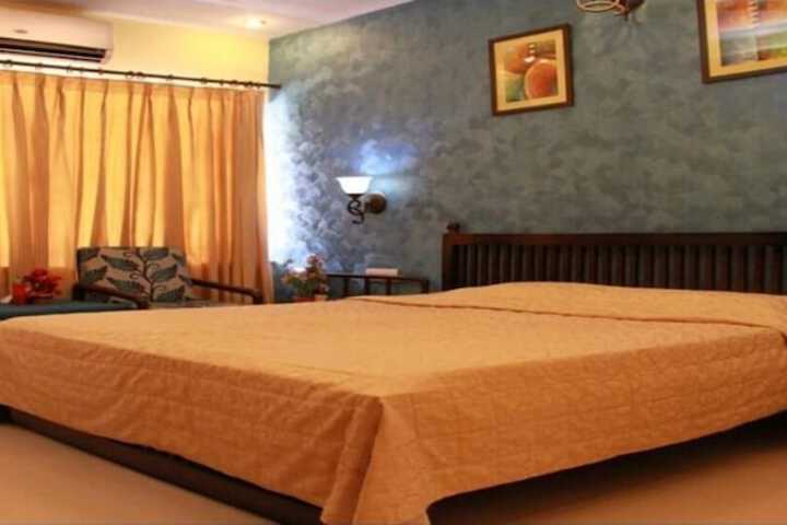 Room 2 of 8