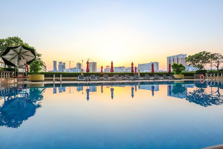 Hotel Pool