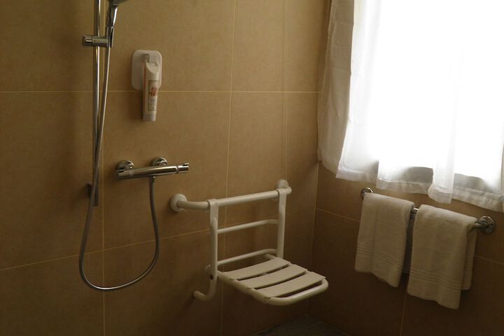 Room 10 of 16