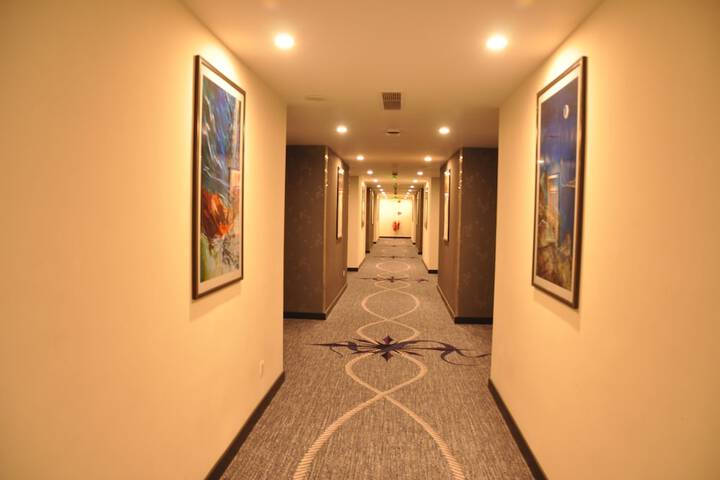 Ballroom/Hall 77 of 106