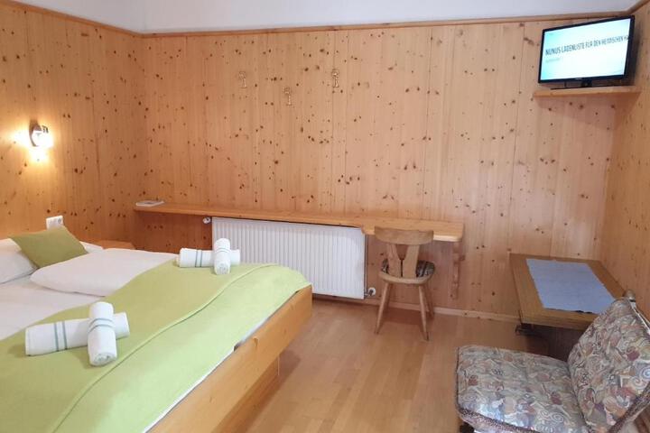 Room 8 of 13