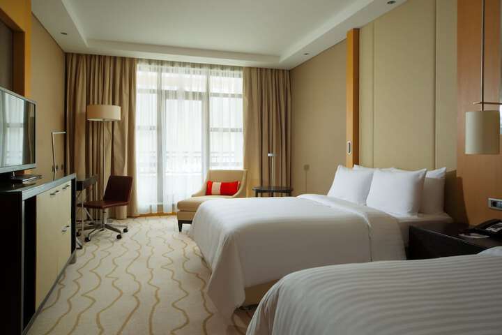 Room 2 of 65