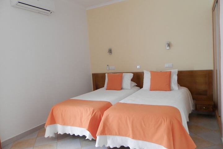 Room 6 of 40