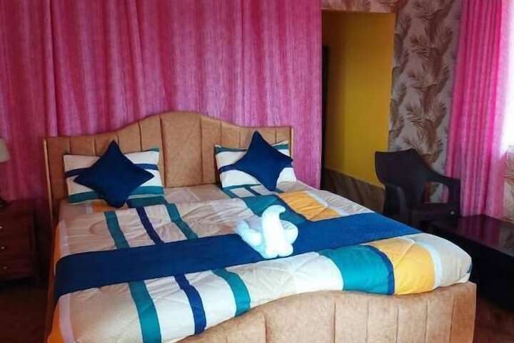 Room 4 of 25