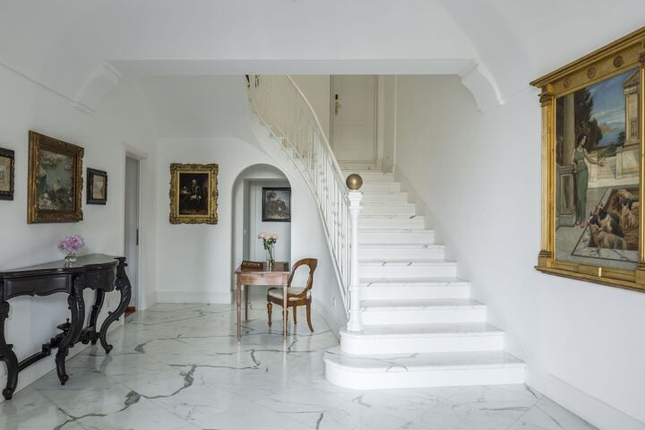 Guest Lobby