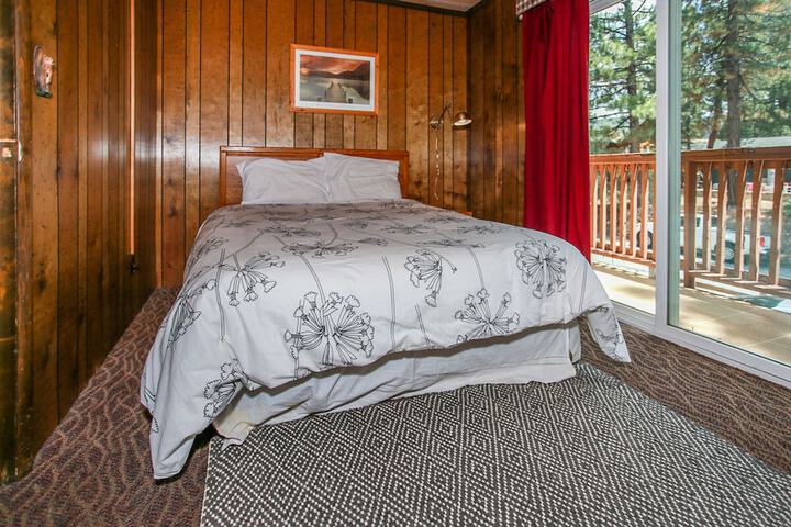 Room 11 of 28