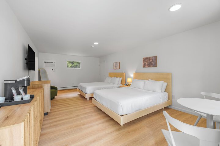 Deluxe 2 Queen Beds (9 of 10)