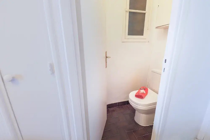 Room 8 of 19