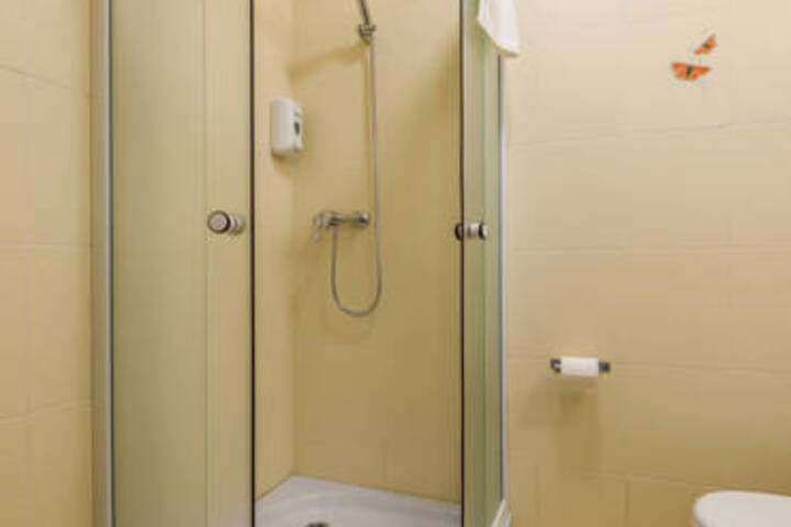 Room 2 of 16