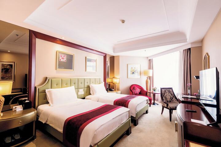 Room 11 of 28