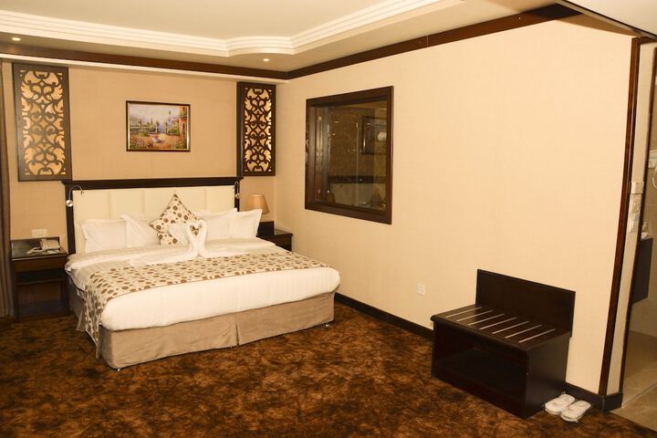 Room 8 of 43